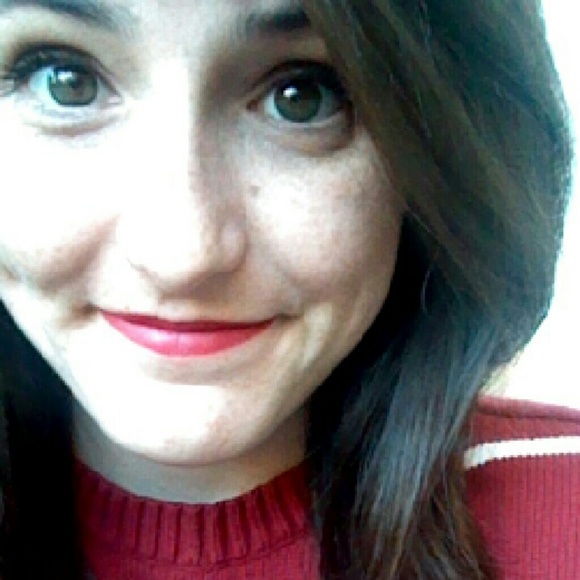Profile Picture of Alexa Knight (@lexal13) on Poshmark
