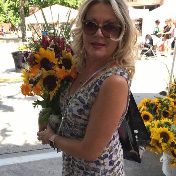 Melissa Strassburger - Poshmark Profile Picture of Melissa Strassburger (@m_strassburger) on Poshmark