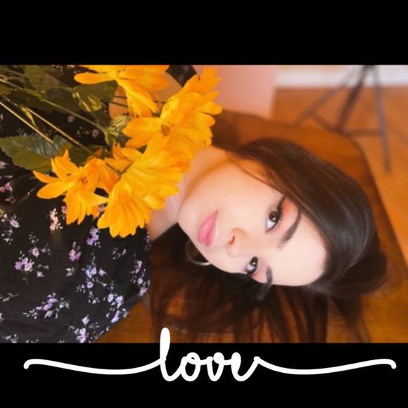 Profile Picture of Kristin Morosoff (@kmorosoff) on Poshmark
