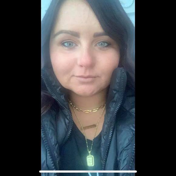 Profile Picture of Samantha Kearns (@xoxoiiloveu) on Poshmark