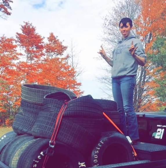 Profile Picture of Jennifer Zachrich (@jzachrich) on Poshmark