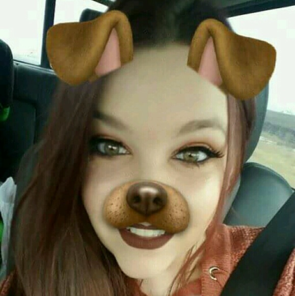 Profile Picture of Kimberly Seiser (@lilvenner) on Poshmark