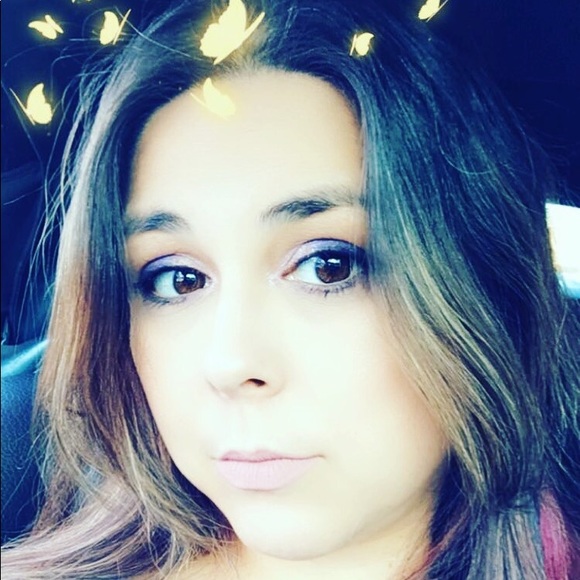 Profile Picture of Nicole Vandersloot (@corianic96) on Poshmark