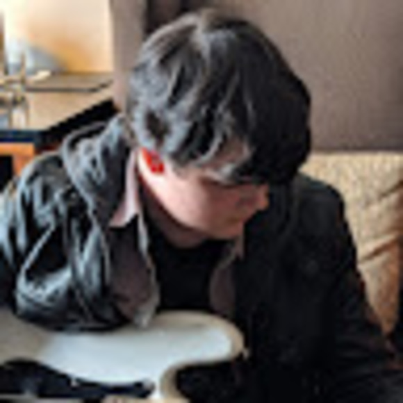 Profile Picture of Dylan Klinge (@dylanklinge) on Poshmark