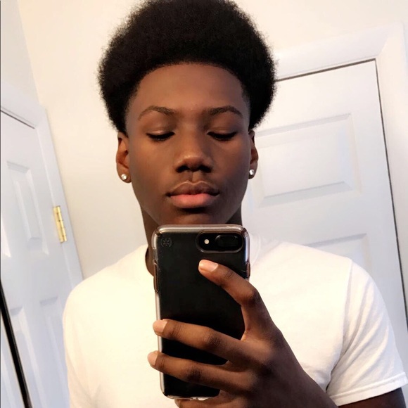Profile Picture of Jamari Simpson (@jamari618) on Poshmark