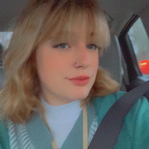 Profile Picture of Ally Pacholski (@alpacholski3) on Poshmark