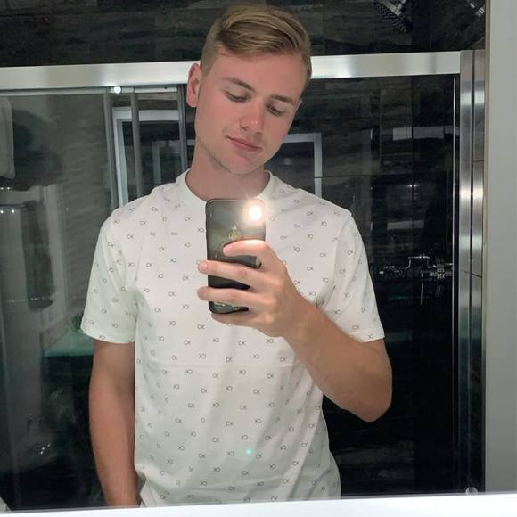 Profile Picture of Billy Trimmer (@itzbillyy) on Poshmark