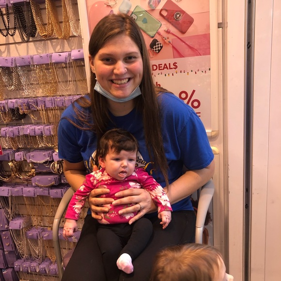 Profile Picture of Sarah Griesen (@griesens35) on Poshmark