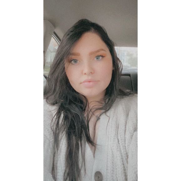 Profile Picture of Erin Friedrichsen (@errrnkay) on Poshmark