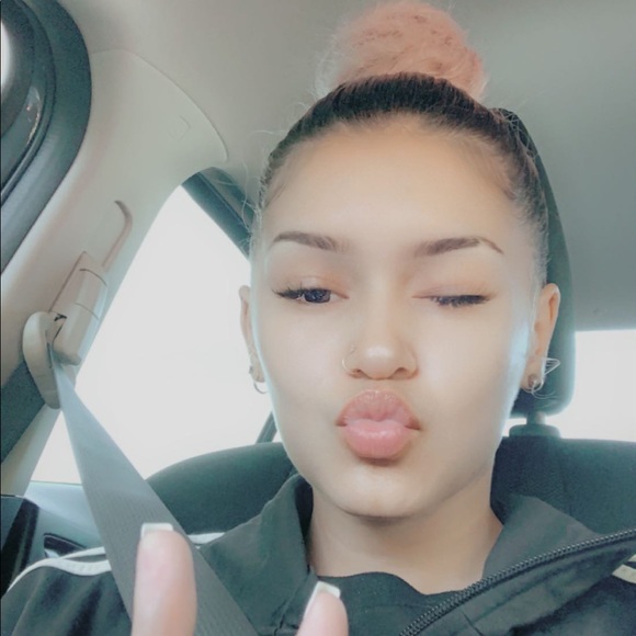 Profile Picture of Loannie Santana (@loanniesantana) on Poshmark