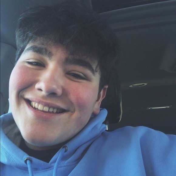 Profile Picture of Alex Pannone (@alexpannone) on Poshmark