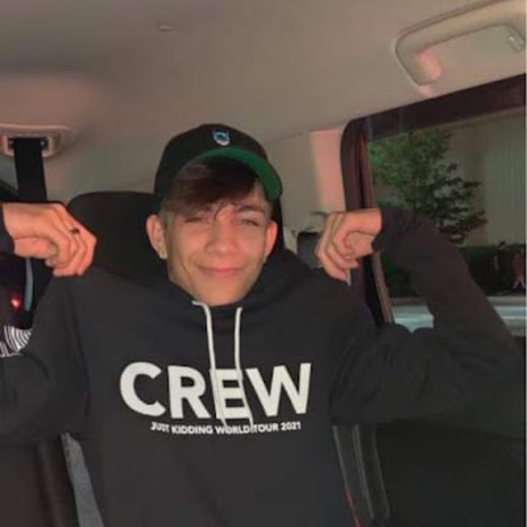 Profile Picture of Raymond Ryan (@raymondryan424) on Poshmark