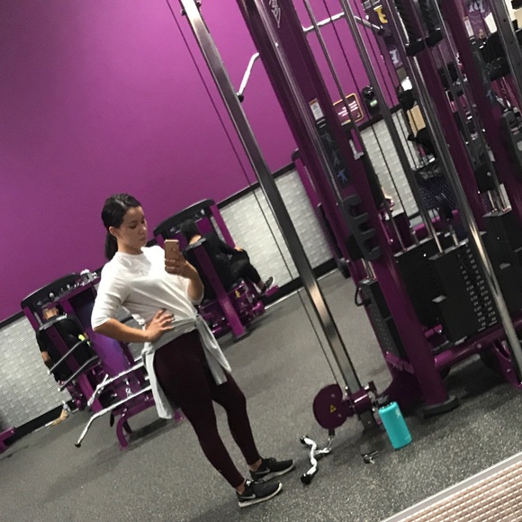 Profile Picture of Vianca Martinez (@veemartinez_) on Poshmark