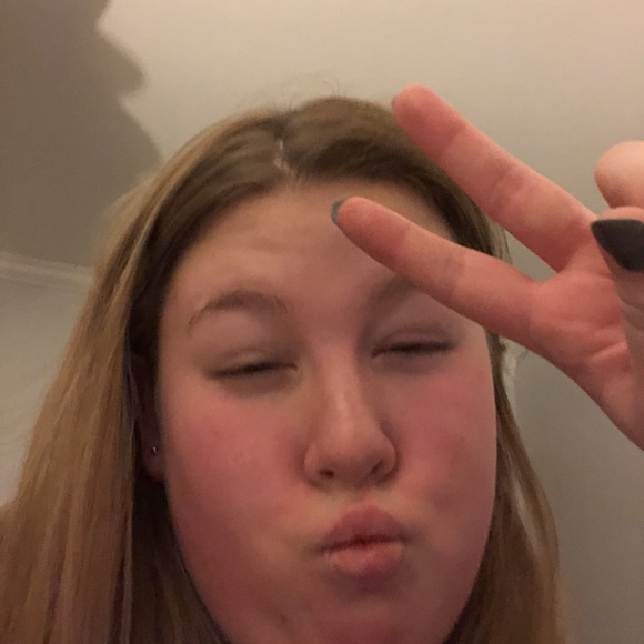 Abby Ruble - Poshmark Profile Picture of Abby Ruble (@abbymruble) on Poshmark