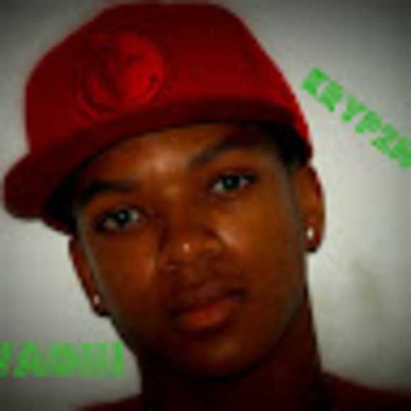 Profile Picture of Kentrel Andrews (@iamkryp2nyte) on Poshmark