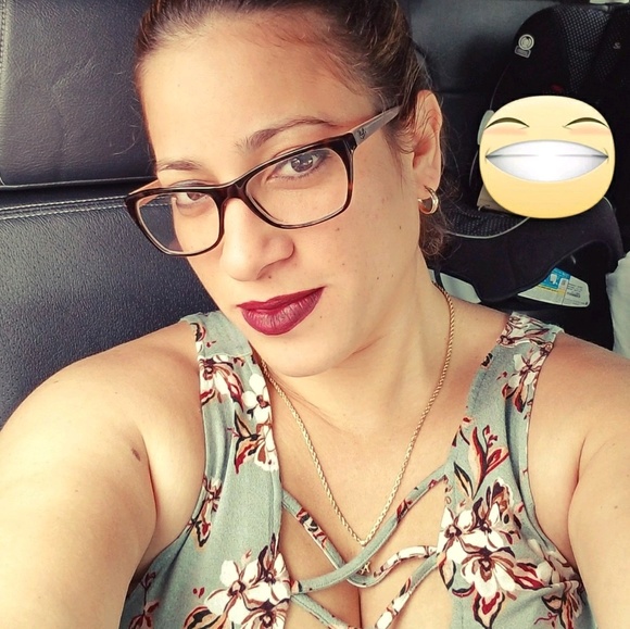 Profile Picture of Ailyn Mazola (@ailyneve) on Poshmark