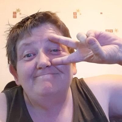 Profile Picture of Tracy Cuthbert (@krankyxx) on Twitter