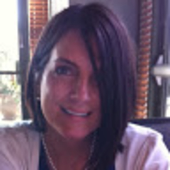 Profile Picture of Foster Melissa (@f_melissa) on Poshmark