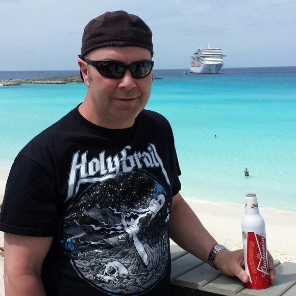 Profile Picture of Sean Macinnes (@seanmacinnes) on Poshmark