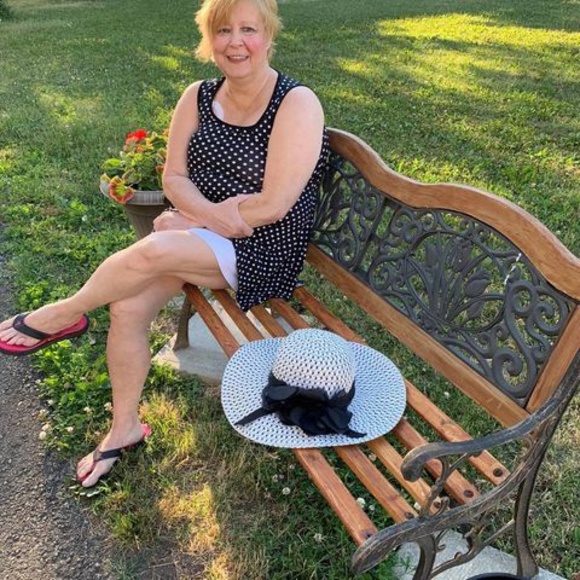 Profile Picture of Manon Hamelin (@manon0922) on Poshmark