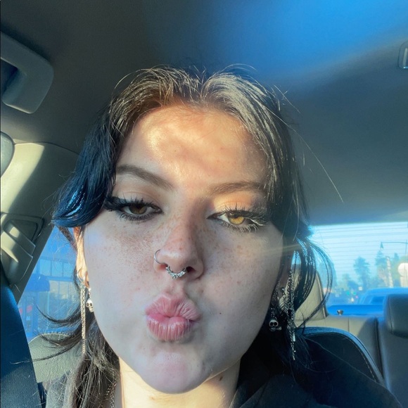 Profile Picture of Clare Bastian (@cbswag1202) on Poshmark