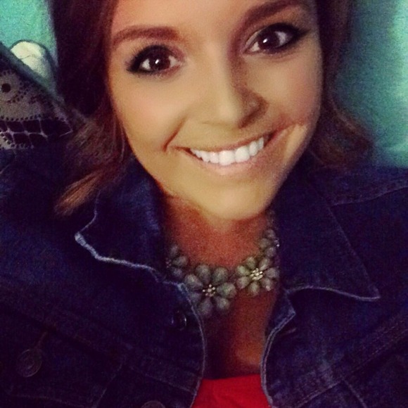 Profile Picture of Alexis Derango (@alexisderango) on Poshmark