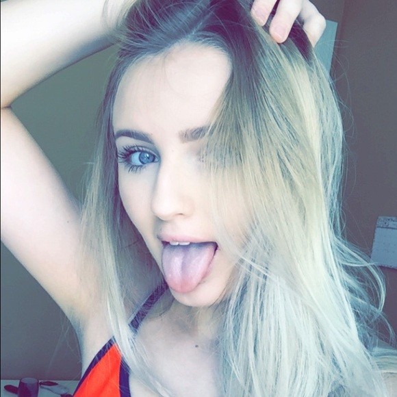 Profile Picture of Ashley Afdahl (@ashleyafdahl) on Poshmark