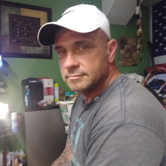 Profile Picture of Craig Hoover (@hoovercraig8) on Poshmark