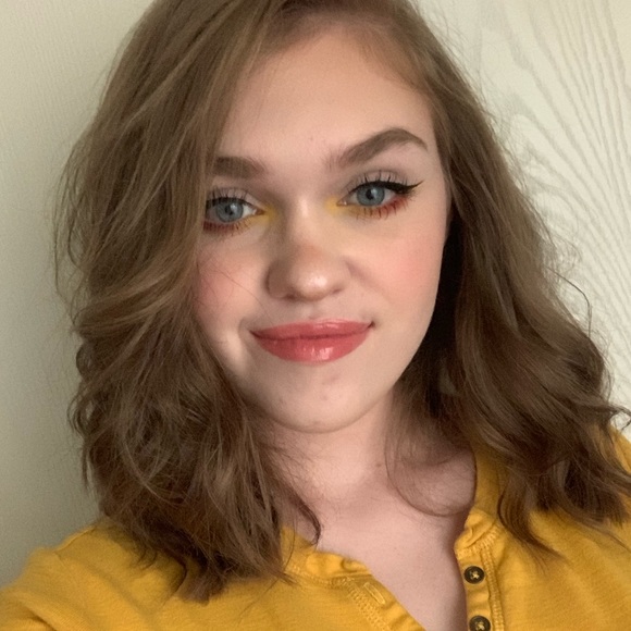 Profile Picture of Johannah Jones (@johannahjones) on Poshmark