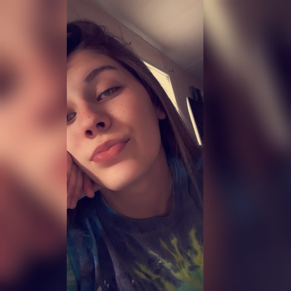 Profile Picture of Sierra Mullins (@sierramullins84) on Poshmark