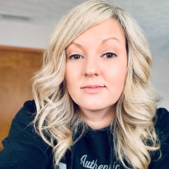 Profile Picture of Crystal Martin (@indyfamilyof6) on Poshmark