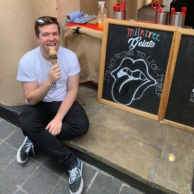 Profile Picture of James (@cacandleandler) on Twitter