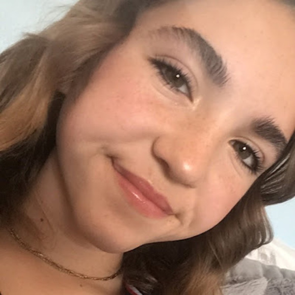 Profile Picture of Sierra Zitting (@zittingsierra) on Poshmark