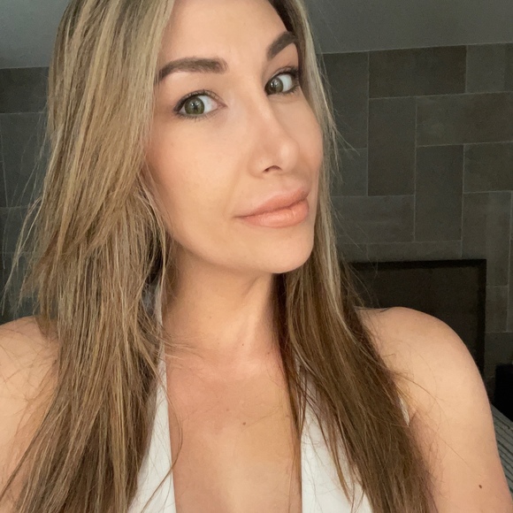 Profile Picture of Katie Fleig (@katiefleig) on Poshmark