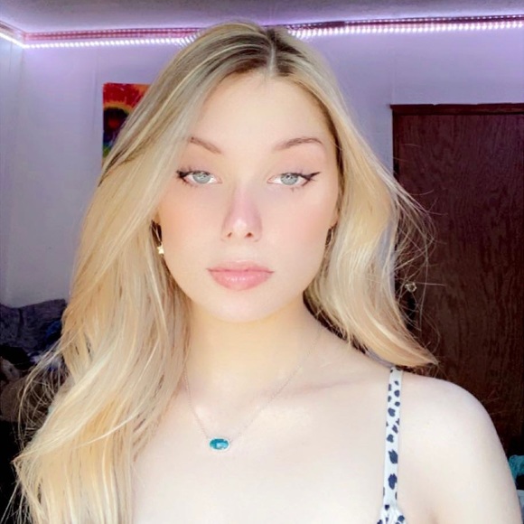 Profile Picture of Shae Isacson (@sisacson) on Poshmark