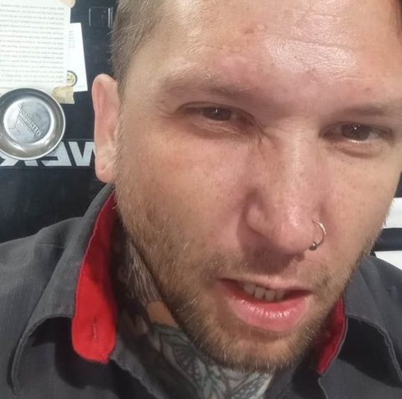 Profile Picture of Shawn Stender (@clownwicked17) on Poshmark