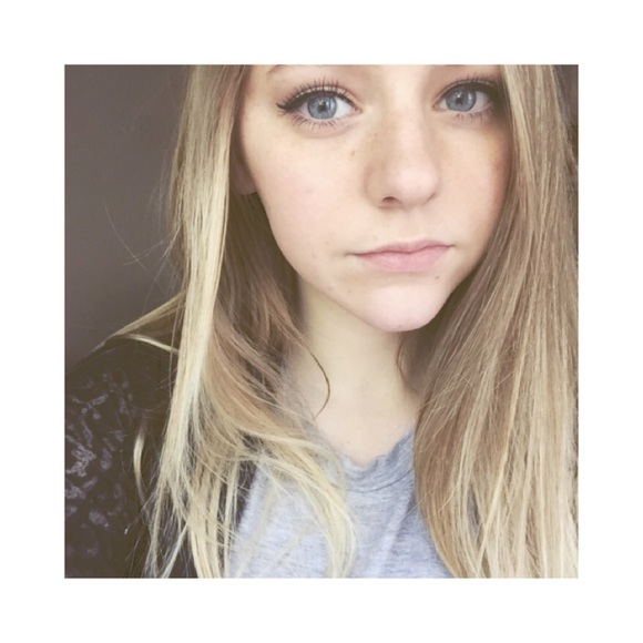 Profile Picture of Erica Roche (@ericar12) on Poshmark