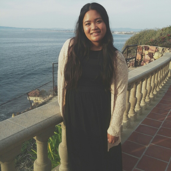 Profile Picture of Tiffany Yapjuangco (@tiffyaap) on Poshmark