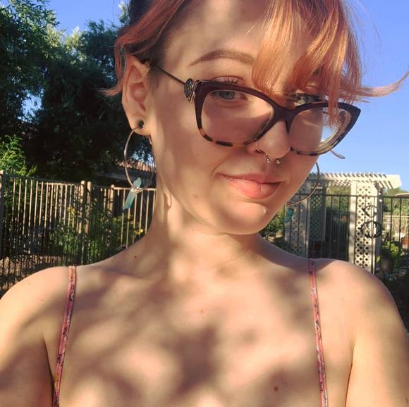 Profile Picture of Sydney Kellow (@rapt0relf) on Poshmark