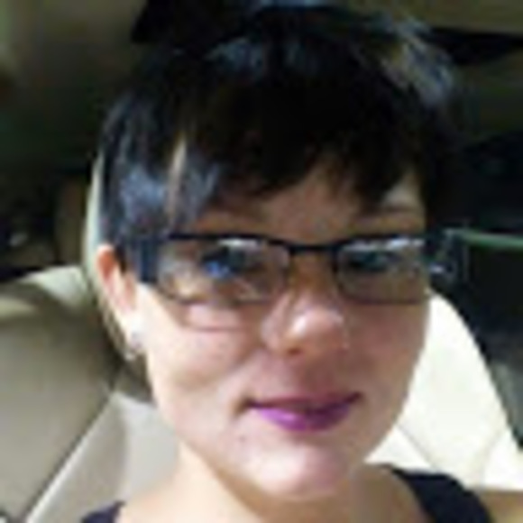 Profile Picture of Juanita Herpolsheimer (@juancox89) on Poshmark