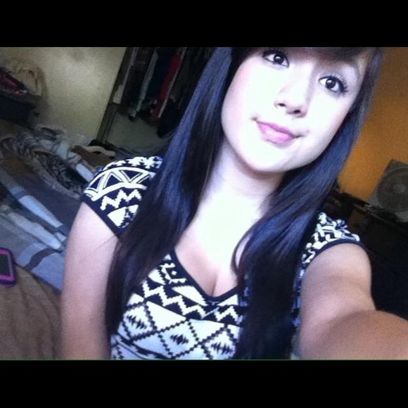 Profile Picture of Alexa Perez (@alexa_bby) on Poshmark