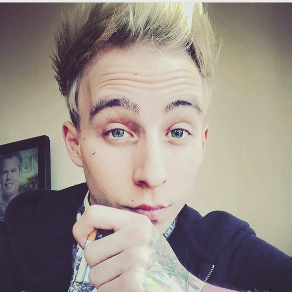 Profile Picture of Lucas Glenn (@ebobumman) on Poshmark