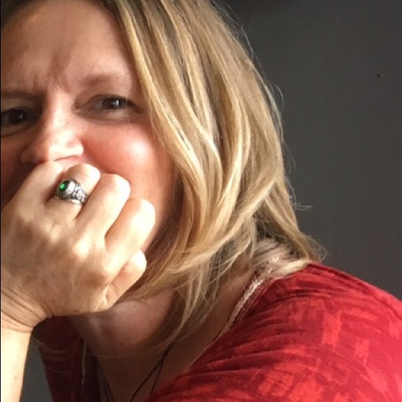 Profile Picture of Lisa Peregory (@leca1963) on Poshmark