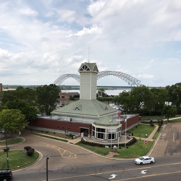 Profile Picture of Nashwa Abdelhakim (@nashwaa) on Poshmark