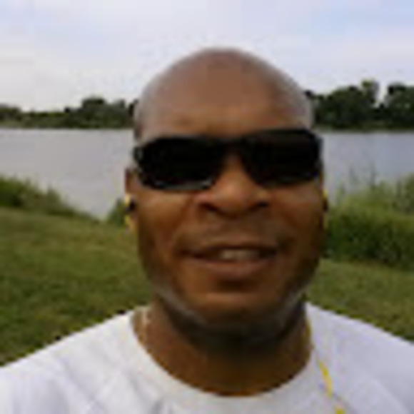 Profile Picture of Michael Gayle (@mmgayle) on Poshmark