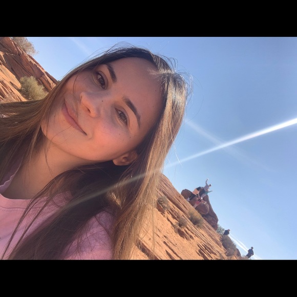 Profile Picture of Erika Mesa (@erikamesa) on Poshmark