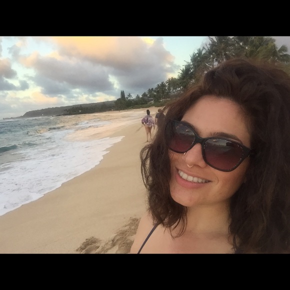 Roxanne Cano - Poshmark Profile Picture of Roxanne Cano (@roxyc12) on Poshmark