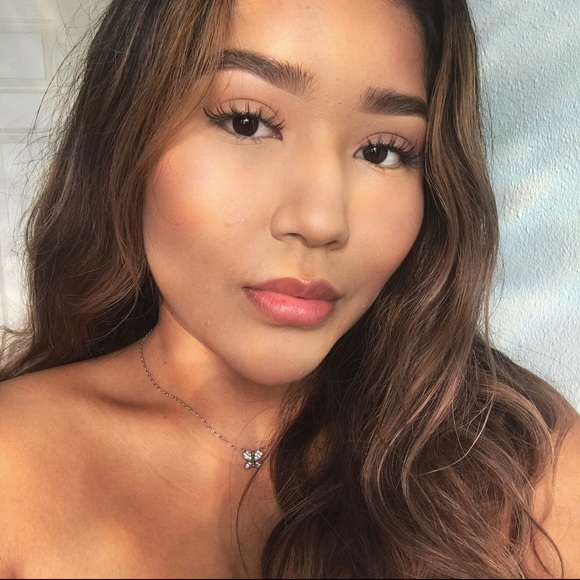 Profile Picture of Mayra Mata (@adoreale) on Poshmark