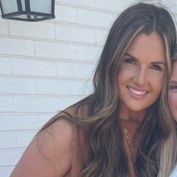 Profile Picture of Amelia Shannon (@acsamelia) on Poshmark