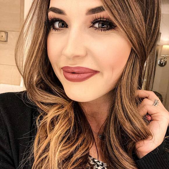 Profile Picture of Cassandra Stark (@cstark73) on Poshmark